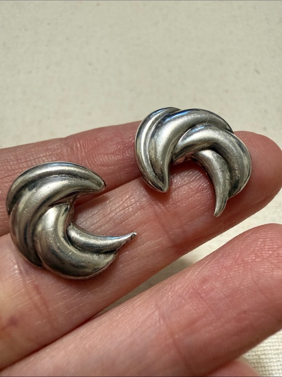 925 Sterling Silver Jewelry - Vintage Sterling Silver 925 small shell like Curved Wave Earrings
